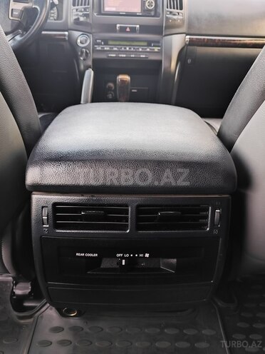 Toyota Land Cruiser-12