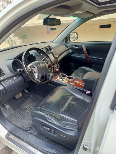 Toyota Highlander-5