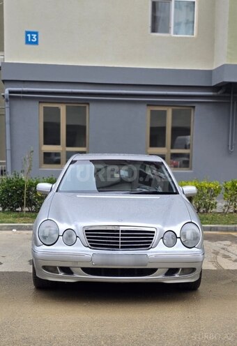 Mercedes E 240-1