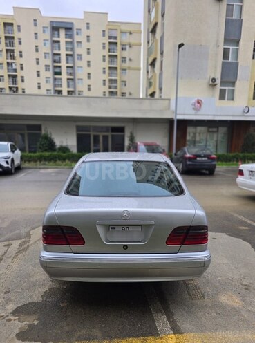 Mercedes E 240-2