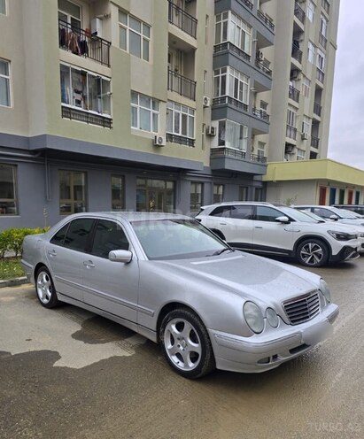Mercedes E 240-8