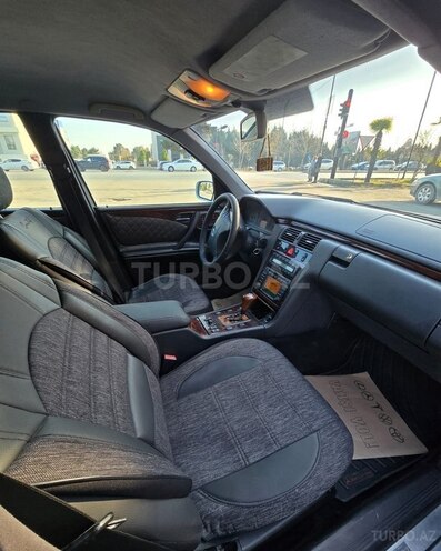 Mercedes E 240-10