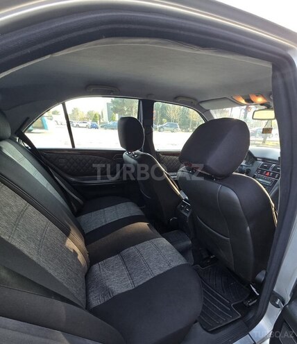 Mercedes E 240-12