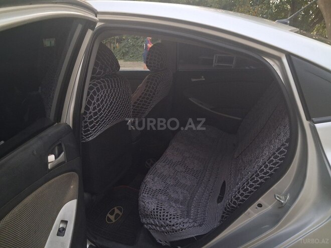 Hyundai Accent-8