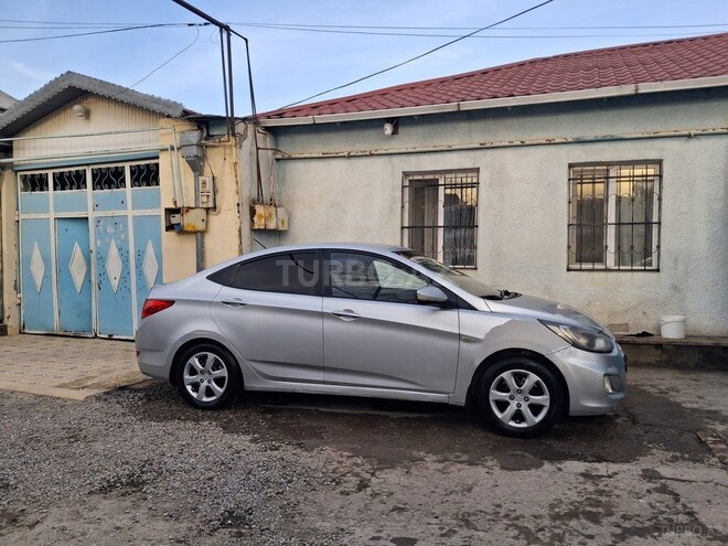 Hyundai Accent-2