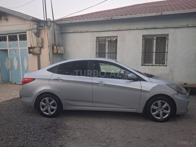 Hyundai Accent-5