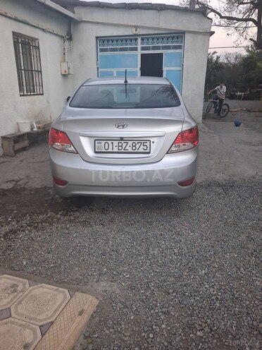 Hyundai Accent-4