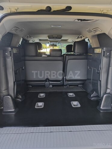 Toyota Land Cruiser-5