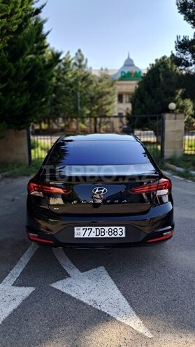 Hyundai Elantra-4