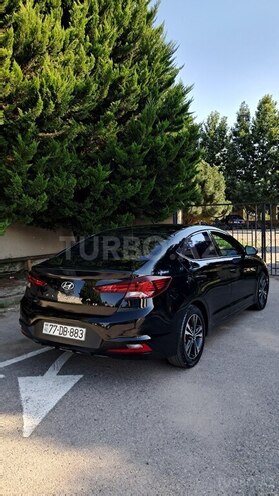 Hyundai Elantra-3