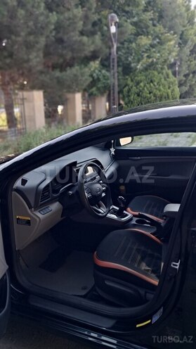 Hyundai Elantra-9