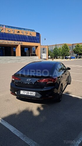 Hyundai Elantra-8
