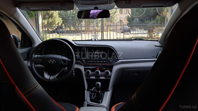 Hyundai Elantra-11