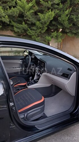 Hyundai Elantra-10