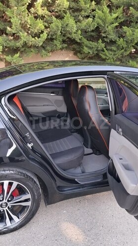 Hyundai Elantra-12