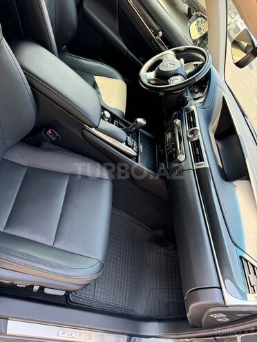 Lexus GS 300h-12