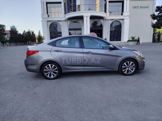 Hyundai Accent-7