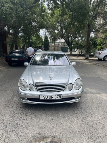 Mercedes E 220-1