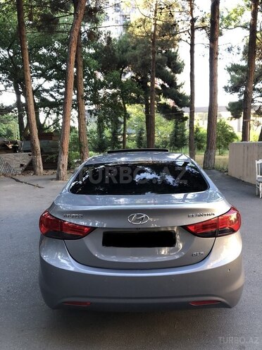 Hyundai Elantra-4