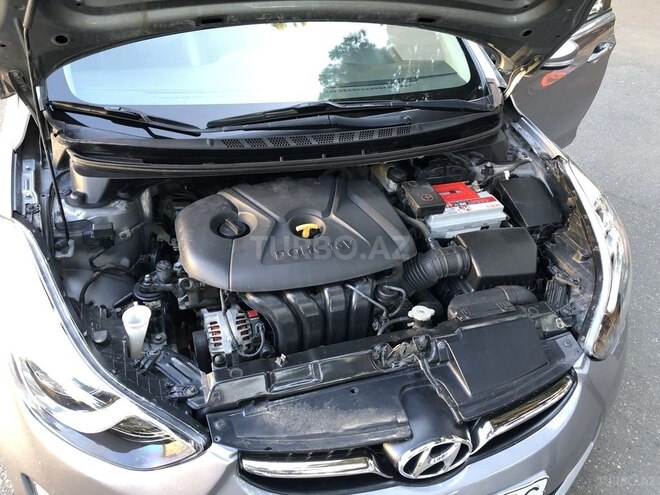 Hyundai Elantra-9