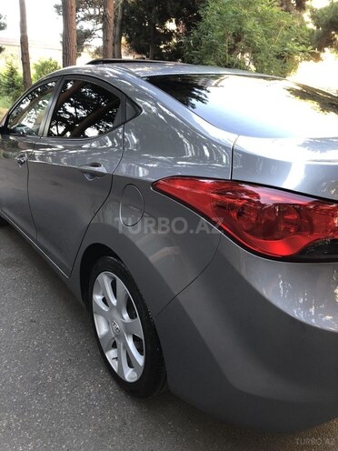 Hyundai Elantra-6
