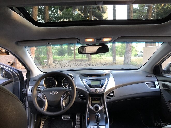 Hyundai Elantra-8