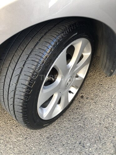 Hyundai Elantra-11