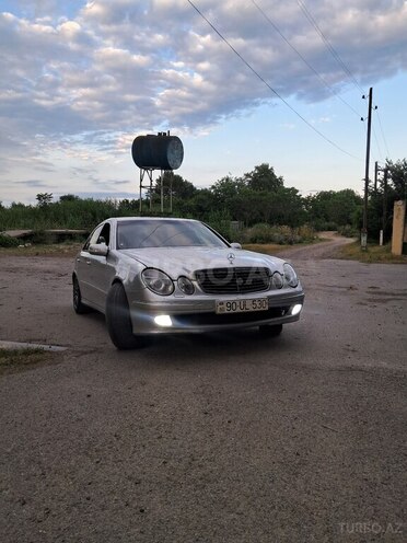 Mercedes E 220-1