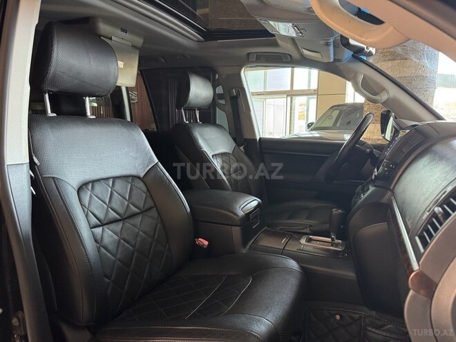 Toyota Land Cruiser-11