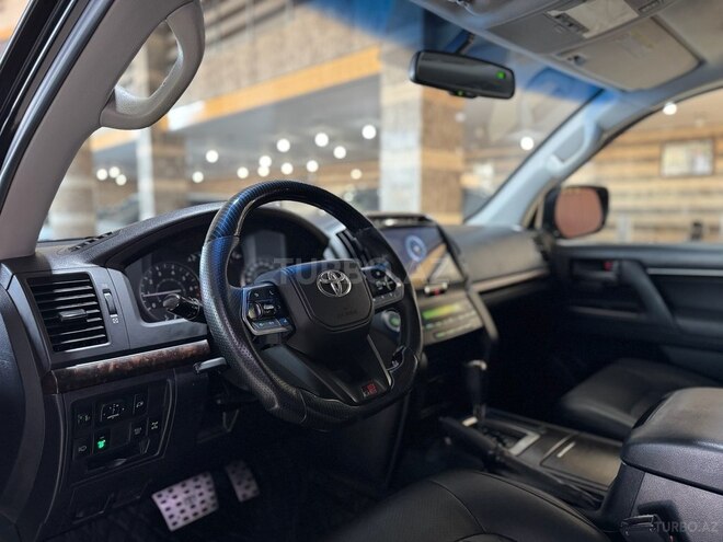 Toyota Land Cruiser-7
