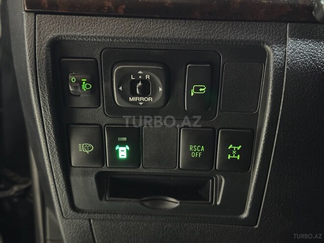 Toyota Land Cruiser-13
