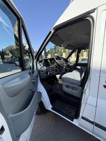 Ford Transit-27