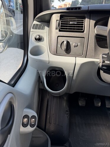 Ford Transit-26
