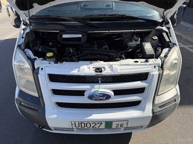 Ford Transit-9