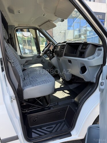 Ford Transit-11