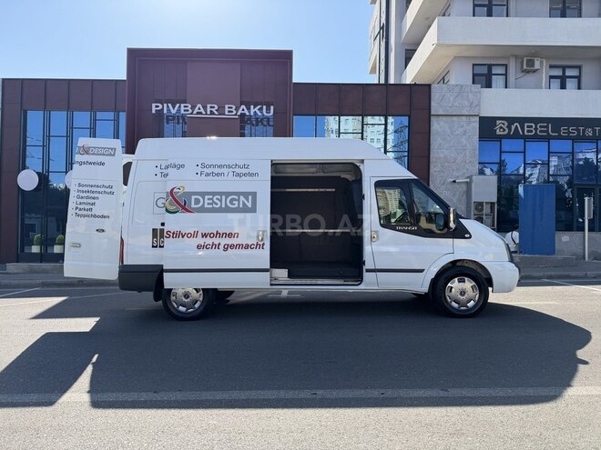 Ford Transit-16