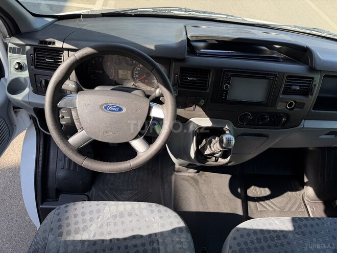 Ford Transit-23