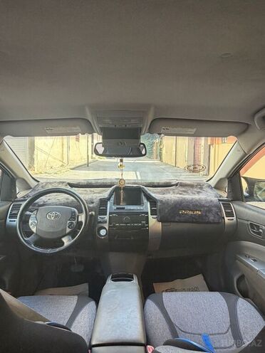 Toyota Prius-12