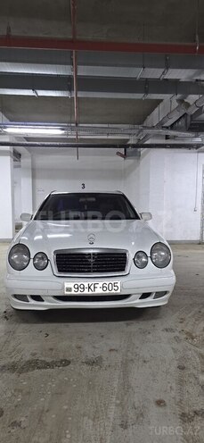 Mercedes E 240-1