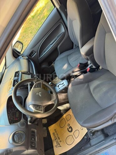 Mitsubishi Mirage-6