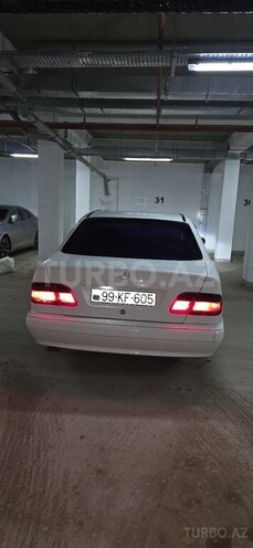 Mercedes E 240-6