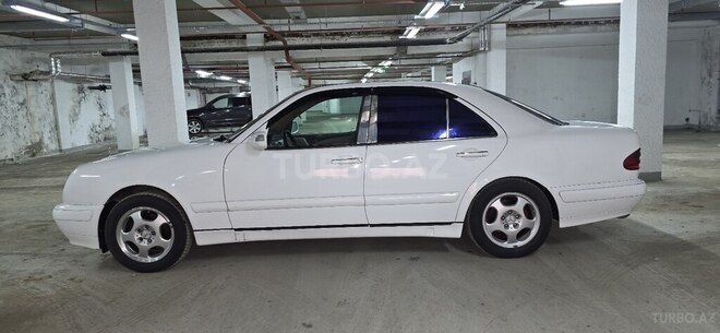 Mercedes E 240-4