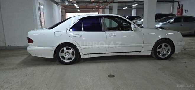 Mercedes E 240-12