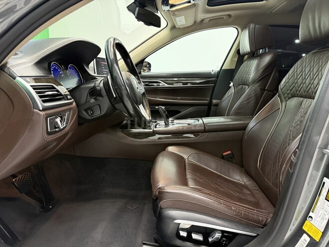BMW 740-7