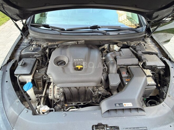 Hyundai Sonata-16