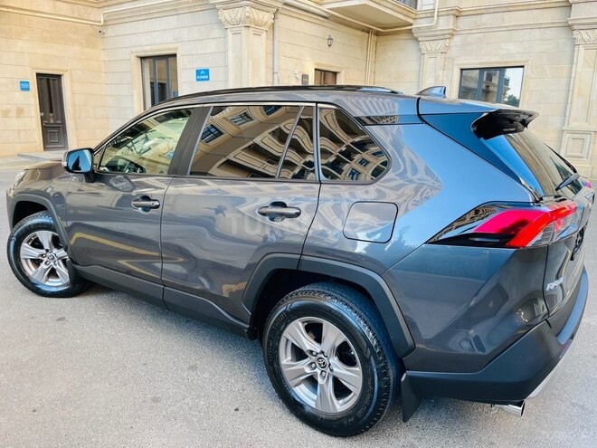 Toyota RAV4-6