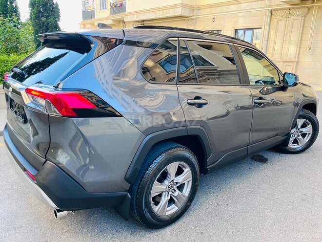 Toyota RAV4-8