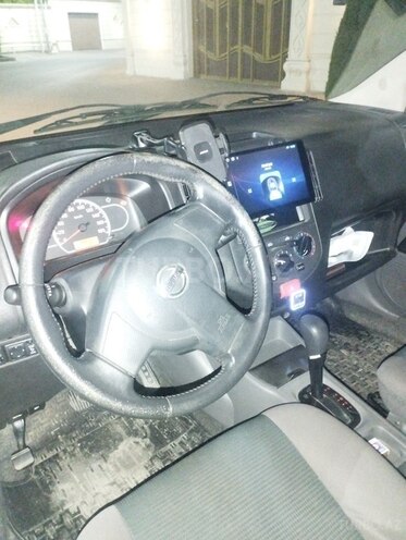 Nissan AD-5