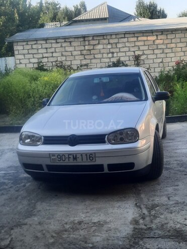 Volkswagen Golf-1