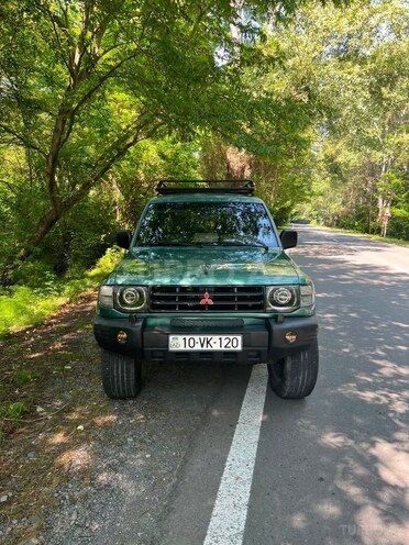 Mitsubishi Pajero-1
